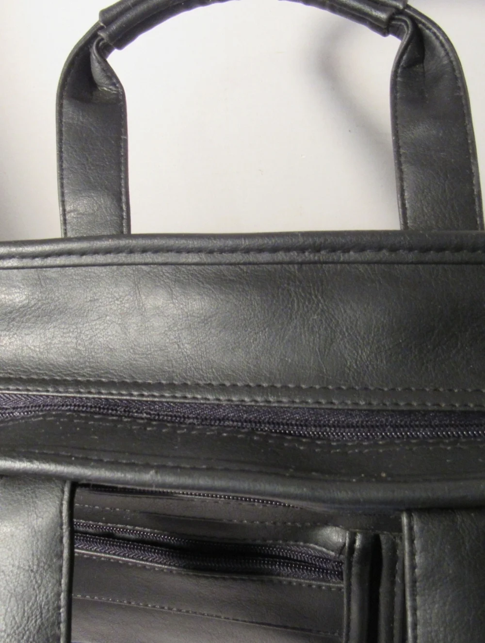Vtg. Mens Black Leatherette Laptop Messenger/Briefcase Style Bag w/Pacer Logo